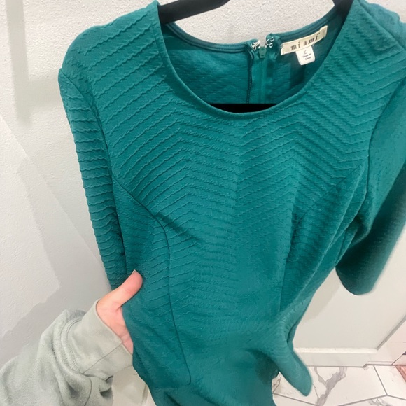 Never worn with tags green dress - Picture 5 of 8